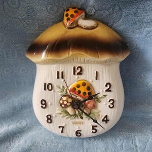 Merry Mushroom Clock